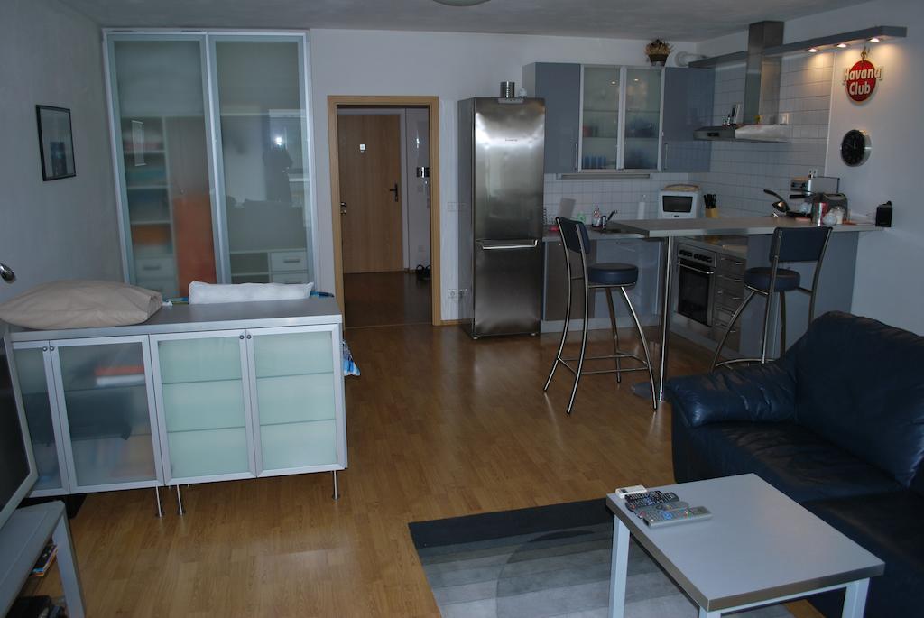 Chotesovska Apartment With Parking Place ปราก ภายนอก รูปภาพ